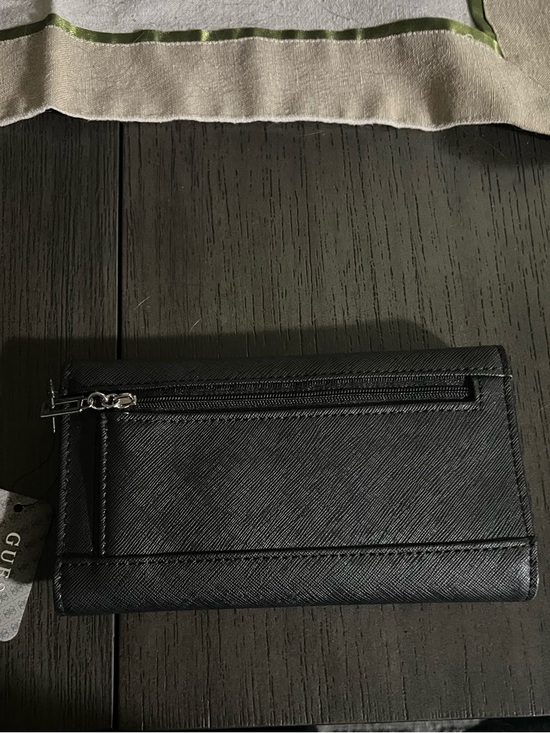 Guess Trifold Wallet - Picture 2 of 3